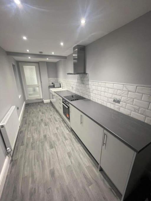 Large 1 Bedroom Flat With Private Parking Plymouth Exteriér fotografie